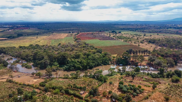 Aerial view of Ile Place ranch and riverside grounds